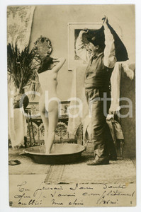 1902 VINTAGE EROTIC Old man looking at nude girl who washes herself - Postcard  Cartolina d'epoca, viaggiata. FAIR/discreto Lievi smussature agli angoli Formato: FP originale e autentica 1