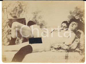 1900 ca VINTAGE EROTIC Couple on a sofa (3) RARE PORN Photo 12x9 cm Fotografia originale d'epoca.CONDIZIONI: G (minimi difetti di stampa)FORMATO: 12x9 cm    originale e autentica 1