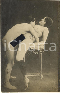 1910 ca VINTAGE EROTIC Couple having sex (6) RARE PORN Photo RPPC Fotografia originale d'epoca, in formato cartolina postale.CONDIZIONI: FAIR (difetti di stampa)FORMATO: 9x14 cm    originale e autentica 1
