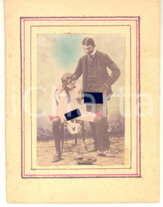 1890 ca VINTAGE PORN Couple having oral sex - pee - RARE Photo chromo 10x13 cm Fotografia originale d'epoca, stampata in cromolitografia e montata su cartoncino rigido.CONDIZIONI: GFORMATO: 10x13 cm    originale e autentica 1
