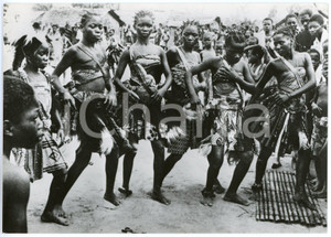 1950 ca UGANDA RÃ©gion de KOLE Danseuses Bakuba - Carte postale FG NV  Cartolina postale d'epoca, non viaggiata.FOTOGRAFO: Jacques Delay CONDIZIONI: FAIR (bassa qualit&agrave; di stampa)FORMATO: FG    originale e autentica 1