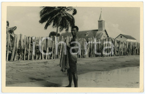 1950 ca CONGO - AFRICA Fisherman with fishing nets - Postcard FP VG  Cartolina postale d'epoca, viaggiata.CONDIZIONI: FAIRFORMATO: FP    originale e autentica 1