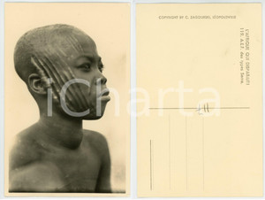 1930 C. ZAGOURSKI «L'Afrique qui disparaît»  Types SARRA - Scarification visage  Fotocartolina postale d'epoca, appartenente alla serie &laquo;L'Afrique qui dispara&icirc;t&raquo; del fotografo Casimir Zagourski (L&eacute;opoldville).N&deg; 119, non viaggiata.CONDIZIONI: GFORMATO: 9x14 cm    originale e autentica 1