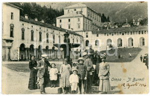 1918 SANTUARIO DI OROPA Fontana del Burnell - Cartolina ANIMATA FP VG  Cartolina postale d'epoca, viaggiata. POOR/danneggiato Lievi smussature agli angoli, aloni al recto e piccole macchie ai margini Formato: FP originale e autentica 1
