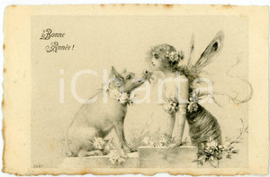 1900 ca BONNE ANNÃ‰E Pig kissing a fairy - Vintage postcard FP NV  Cartolina postale d'epoca, non viaggiata.CONDIZIONI: FAIR (evidenti bruniture ai margini)FORMATO: FP    originale e autentica 1
