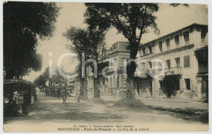 1920 ca FORT-DE-FRANCE (MARTINIQUE) La Rue de la Liberté *ANIMATED Postcard  Cartolina postale d'epoca, non viaggiata, con messaggio scritto nel 1952 al verso.CONDIZIONI: G (minima smussatura angolare)FORMATO: FP    originale e autentica 1