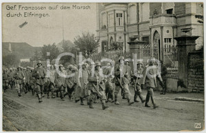 1917 WW1 - EFRINGEN-KIRCHEN Gef. Franzosen auf dem marsch - Postcard FP NV  Cartolina postale d'epoca, non viaggiata ma con nota manoscritta al verso. FAIR/discreto Lievi smussature agli angoli, piegature agli angoli inferiori Formato: FP originale e autentica 1
