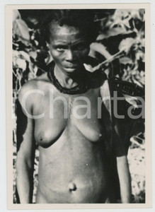 1935 ca AFRICA Nude woman ETHNIC NUDE Postcard FG NV (1)  Cartolina postale d'epoca, non viaggiata.CONDIZIONI: FAIRFORMATO: FG    originale e autentica 1