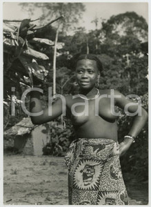 1960 ca AFRICA Native girl ETHNIC NUDE Postcard DAMAGED FP NV  Cartolina postale d'epoca, viaggiata.CONDIZIONI: VERY POOR (rifilata a mano al bordo inferiore e al bordo sinistro)FORMATO: FP    originale e autentica 1