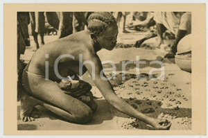 1930 AFRIQUE EQUATORIALE FRANCAISE Femme Oubangui-Chari au marché de BANGUI Cartolina postale d'epoca, realizzata da fotografia di Ren&eacute; Moreau, non viaggiata.CONDIZIONI: GFORMATO: FP    originale e autentica 1