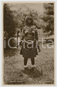 1955 ca SOUTH AFRICA Native woman ETHNIC NUDE Postcard FP NV Cartolina postale d'epoca, non viaggiata ma con nota manoscritta al verso.CONDIZIONI: FAIR (smussature agli angoli)FORMATO: FPEDITORE: Valentine &amp; Sons Publishing, Cape Town    originale e autentica 1