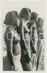 1920 ca GENTI DELL'ERITREA Ragazze CUNAMA MARDA - NUDO ETNICO Cartolina FP NV Cartolina postale d'epoca, non viaggiata.CONDIZIONI: FAIR FORMATO: FPEDITORE: Foto Lusvardi - Asmara    originale e autentica 1