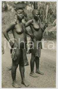 1955 ca CONGO BELGE - KASAI Filles au retour du marché - Postcard ETHNIC NUDE Fotografia seriale d'epoca, in formato cartolina postale, viaggiata (ma francobollo asportato).CONDIZIONI: G FORMATO: 9x14 cm    originale e autentica 1