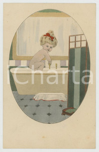 1920 ca Baby girl in a bathtub - Old postcard STENCIL-COLOURED  Cartolina postale d'epoca, viaggiata.CONDIZIONI: GFORMATO: FP    originale e autentica 1