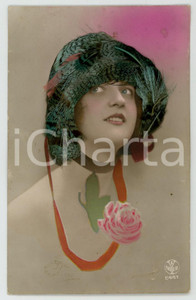 1920 ca REAL PEACOCK FEATHERS old postcard - Portrait of woman - Postcard FP VG Cartolina postale d'epoca, con inserti reali, viaggiata.CONDIZIONI: FAIRFORMATO: 9x14 cm    originale e autentica 1