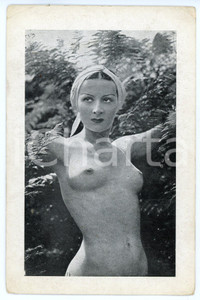 1950 ca VINTAGE EROTIC Nude woman with turban in a garden - Photo risque 10x15  Fotografia seriale d'epoca, su cartoncino.CONDIZIONI: F (piegature angolari)FORMATO: 10x15 cm    originale e autentica 1