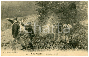 1914 FRANCE - GENDARMERIE A la frontière - Fraudeurs surpris - Carte Postale FP  Cartolina postale, viaggiata. FAIR/discreto Lievi smussature agli angoli Formato: FP originale e autentica 1