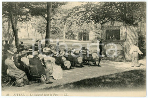 1910 ca VITTEL - FRANCE Le guignol dans le parc - Carte postale FP NV  Cartolina d'epoca,  non viaggiata. FAIR/discreto Lievi smussature agli angoli Formato: FP originale e autentica 1