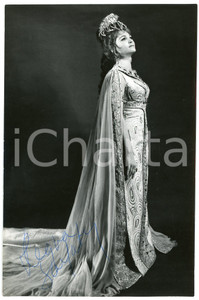 1971 BUENOS AIRES Regina SARFATY mezzo-soprano as Dalila - AUTOGRAPHED Photo Fotografia d'epoca, con autografo, scattata in occasione della rappresentazione di "Sansone e Dalila" al Teatro Col&oacute;n. CONDIZIONI: GFORMATO: 12x18 cm     originale e autentica 1