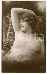 1910 ca VINTAGE EROTIC Topless woman on a sofa - Postcard JA PARIS 039 (1)  Fotografia seriale d'epoca, in formato cartolina.Editore JA Paris - Serie 039CONDIZIONI: GFORMATO: FP    originale e autentica 1