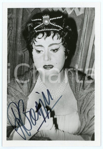1965 Régine CRESPIN French soprano - AUTOGRAPHED Photo 10x15 cm Fotografia seriale d'epoca, con autografo. CONDIZIONI: GFORMATO: 10x15 cm     originale e autentica 1