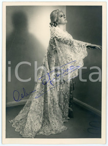 1978 LIRICA Soprano Celestina CASAPIETRA in scena - Foto con AUTOGRAFO 13x18 cm Fotografia d'epoca, con autografo. CONDIZIONI: P (evidente piegatura al lato sinistro e piccola al lato superiore)FORMATO: 13x18 cm    originale e autentica 1