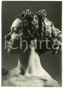 1950 DANZA CLASSICA Ballerina Paula SVAGEL - Foto con AUTOGRAFO 13x18 cm Fotografia d'epoca, con messaggio autografo. CONDIZIONI: F (lieve piegatura al lato sinistro)FORMATO:  13x18 cm     originale e autentica 1