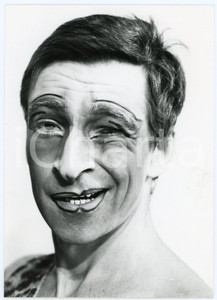 1980 ca TEATRO ITALIA - Ritratto di mimo - Foto 13x18 cm  Fotografia originale.FOTOGRAFO: Gianfilippo Lampasona - Milano GOOD/buono  Formato: 13x18 cm originale e autentica 1