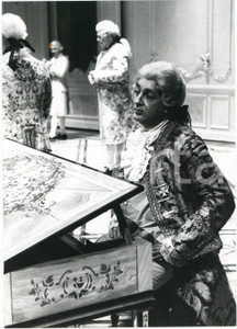 1981 TEATRO DI ROMA "Amadeus" di Peter SHAFFER - Regia G. PRESSBURGER - Foto  Fotografia originale, con didascalia al verso. GOOD/buono  Formato: 16x23 cm originale e autentica 1