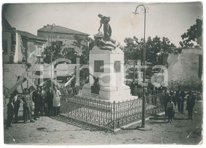 1928 LOMBARDIA (?) Inaugurazione monumento ai Caduti - Foto RARA 17x12 cm  Fotografia originale d'epoca. POOR/danneggiato evidenti piegature angolari Formato: 17x12 cm originale e autentica 1