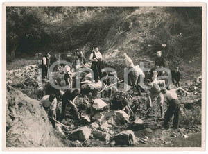 1934 MAREMMA - POGGIO PEROTTO - Scavi per irrigare la zona di SAN DONATO Foto  Fotografia originale d'epoca, con didascalia manoscritta al verso. POOR/danneggiato piegature angolari Formato: 18x13 cm originale e autentica 1