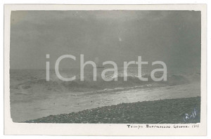 1916 GENOVA Vista del mare con tempo burrascoso - Foto Raffaele PEDRETTI  Fotografia d'epoca in formato cartolina postale.FOTOGRAFO: Raffaele Pedretti FAIR/discreto Lievi smussature agli angoli Formato: FP originale e autentica 1