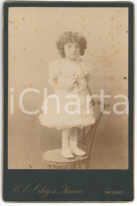 Fotografia d epoca originale 1880 ca MILANO Ritratto di bambina in piedi su una sedia  Foto ORLAY DE KARWA 1