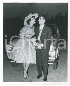 1959 MEXICO Silvana PAMPANINI posa con FIAT 1800 Foto 25x20 cm (28)  Fotografia d'epoca. GOOD/buono  Formato: 20x25  originale e autentica 1