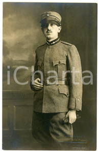 1920 ca COMO - REGIO ESERCITO Ritratto di un soldato - Fotografia E. MONTORFANO Fotografia d'epoca in formato cartolina postale. Timbro a secco del fotografo.CONDIZIONI: GOODFORMATO: 13x8 cm    originale e autentica 1