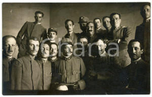1915 ca WW1 - REGIO ESERCITO Foto di gruppo con soldati - Foto 13x9 cm  Fotografia d'epoca in formato cartolina postale, non viaggiata. FAIR/discreto Lievi smussature agli angoli Formato: 9x13 originale e autentica 1