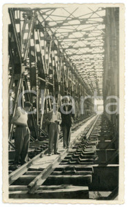 1947 REVERE Inaugurazione ponte ferroviario sul PO - Fotografia 13x8 cm Fotografia d'epoca in formato cartolina postale. CONDIZIONI: GOODFORMATO: 13x8 cm    originale e autentica 1