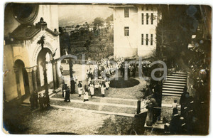 1920 ca Area di TRENTO - Processione della Vergine - Banda musicale - Foto 14x9 Fotografia originale d'epoca, in formato cartolina postale.CONDIZIONI: VP (piegature evidenti, ingiallimento al lato sinistro, fori marginali e abrasione angolare)FORMATO: 14x9 cm    originale e autentica 1