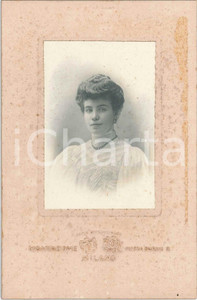 1890 ca MILANO Ritratto di nobildonna - Foto MONTABONE 10x16 cm Fotografia d'epoca montata su cartoncino rigido.FOTOGRAFO: Montabone - Milano, Piazza Durini 7CONDIZIONI: POOR (fioriture; residui di colla al recto del cartoncino)FORMATO: 10x16 cm    originale e autentica 1