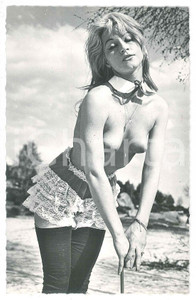 1960 ca EROTICA VINTAGE Topless girl with lace panties - Photo  Fotografia seriale d'epoca. CONDIZIONI: GOODFORMATO: 8x13    originale e autentica 1