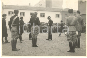 1940 ca PAVIA Caserma Vigili del Fuoco - PNF Gerarchi - Foto 16x11 Fotografia originale d'epoca.CONDIZIONI: F (residui cartacei al verso)FORMATO: 16x11 cm    originale e autentica 1