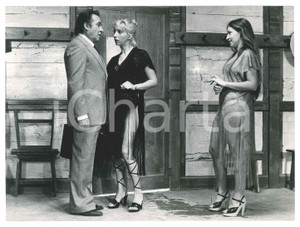 1977 CINEMA Film "Casotto" - Ugo TOGNAZZI Mariangela MELATO Anna MELATO - Foto Fotografia d'epoca.CONDIZIONI: GFORMATO: 24x18 cm    originale e autentica 1