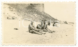 1935 ca CINA TIENTSIN Leoni di SAN MARCO - In spiaggia (2) Foto 11x6 cm Fotografia d'epoca.CONDIZIONI: G FORMATO: 11x6 cm    originale e autentica 1