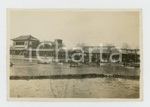 1935 ca CINA - Paesaggio fluviale con barche *Foto VINTAGE 8x6 cm Fotografia d'epoca.CONDIZIONI: GFORMATO: 8x6 cm    originale e autentica 1