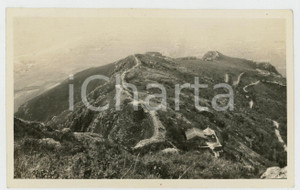 1935 ca CINA - Area Grande Muraglia - Foto VINTAGE 10x6 cm Fotografia d'epoca.CONDIZIONI: P ( piegatura evidente al lato superiore, lievi smussature angolari)FORMATO: 10x6 cm    originale e autentica 1