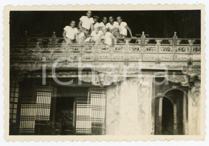 1935 ca CINA Leoni di SAN MARCO in un tempio buddhista - Foto 5x8 cm Fotografia d'epoca. GOOD/buono  Formato: 5x8 cm originale e autentica 1