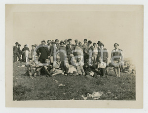 1920 ca LOMBARDIA Gruppo Escursionisti VOGHERA - Ritratto su un prato *Foto (3) Fotografia d'epoca. GOOD/buono Lievi smussature angolari Formato: 12 x 9 cm originale e autentica 1
