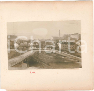 1890 ca CEVA (CN) Panorama del paese con Collegiata - Fotografia 21x20 cm Fotografia d'epoca, montata su cartoncino.CONDIZIONI: FAIR (piegature agli angoli di destra, mancanza all'angolo inferiore sinistro)FORMATO: 21x20 cm (dimensione fotografia: 16x11cm)    originale e autentica 1