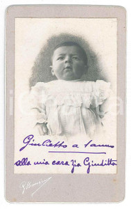 1903 AREA LOMBARDA Ritratto di un neonato - Foto CDV (1)  Fotografia d'epoca, su cartoncino. GOOD/buono  Formato: CDV (6x10 cm) originale e autentica 1
