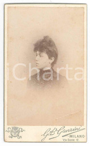 1890 ca MILANO Ritratto femminile - Profilo - Foto G. B. GANZINI - CDV  Fotografia d'epoca, su cartoncino.FOTOGRAFO: G. B. Ganzini - Milano, Via Dante 12 GOOD/buono  Formato: CDV (6x10 cm) originale e autentica 1
